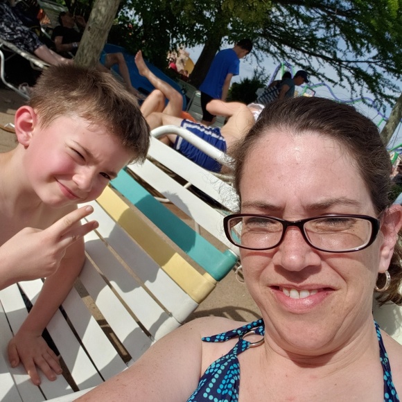 Meet your Posher, Laura - Picture 2 of 14